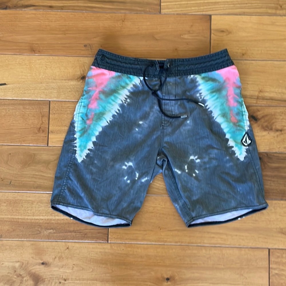 Volcom swim trunks Size 30